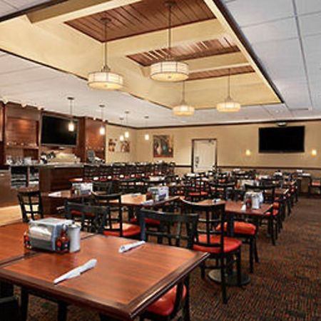 Ramada Burlington Hotel And Conference Center Exterior photo