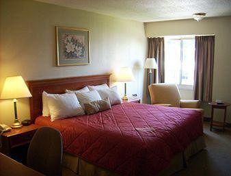 Ramada Burlington Hotel And Conference Center Exterior photo